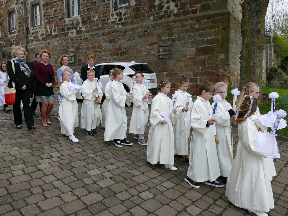 1. Heilige Kommunion in St. Crescentius (Foto: Karl-Franz Thiede)